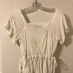 Beautiful white top with ties and flower details